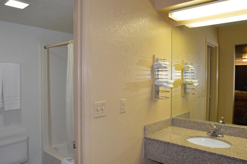 Delux Inn Tulsa Extérieur photo