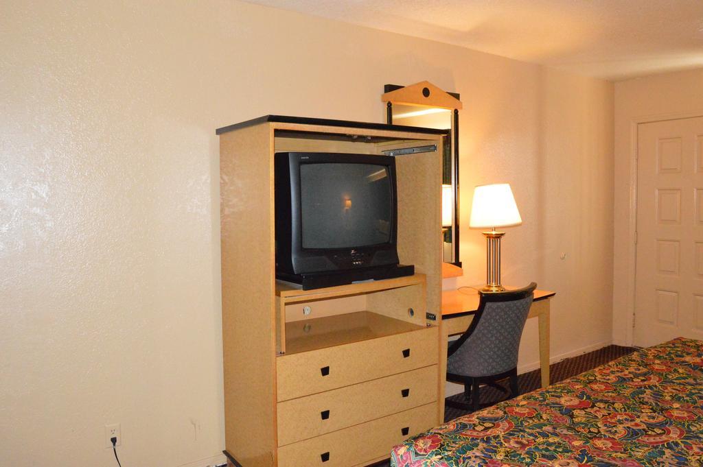 Delux Inn Tulsa Extérieur photo