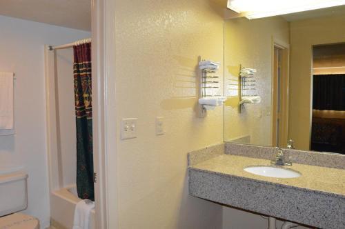 Delux Inn Tulsa Extérieur photo